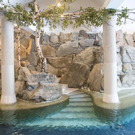 מלון Alpenhotel Weitlanbrunn 4*