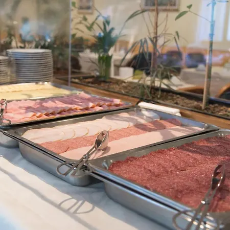 Alpenhotel Weitlanbrunn 호텔