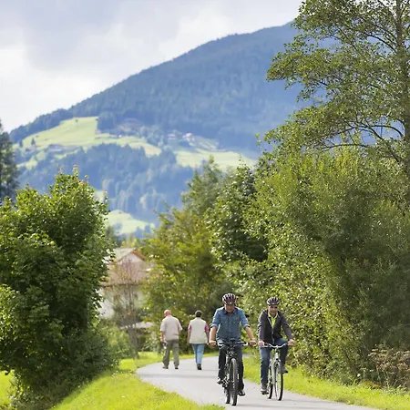 מלון Alpenhotel Weitlanbrunn 4*